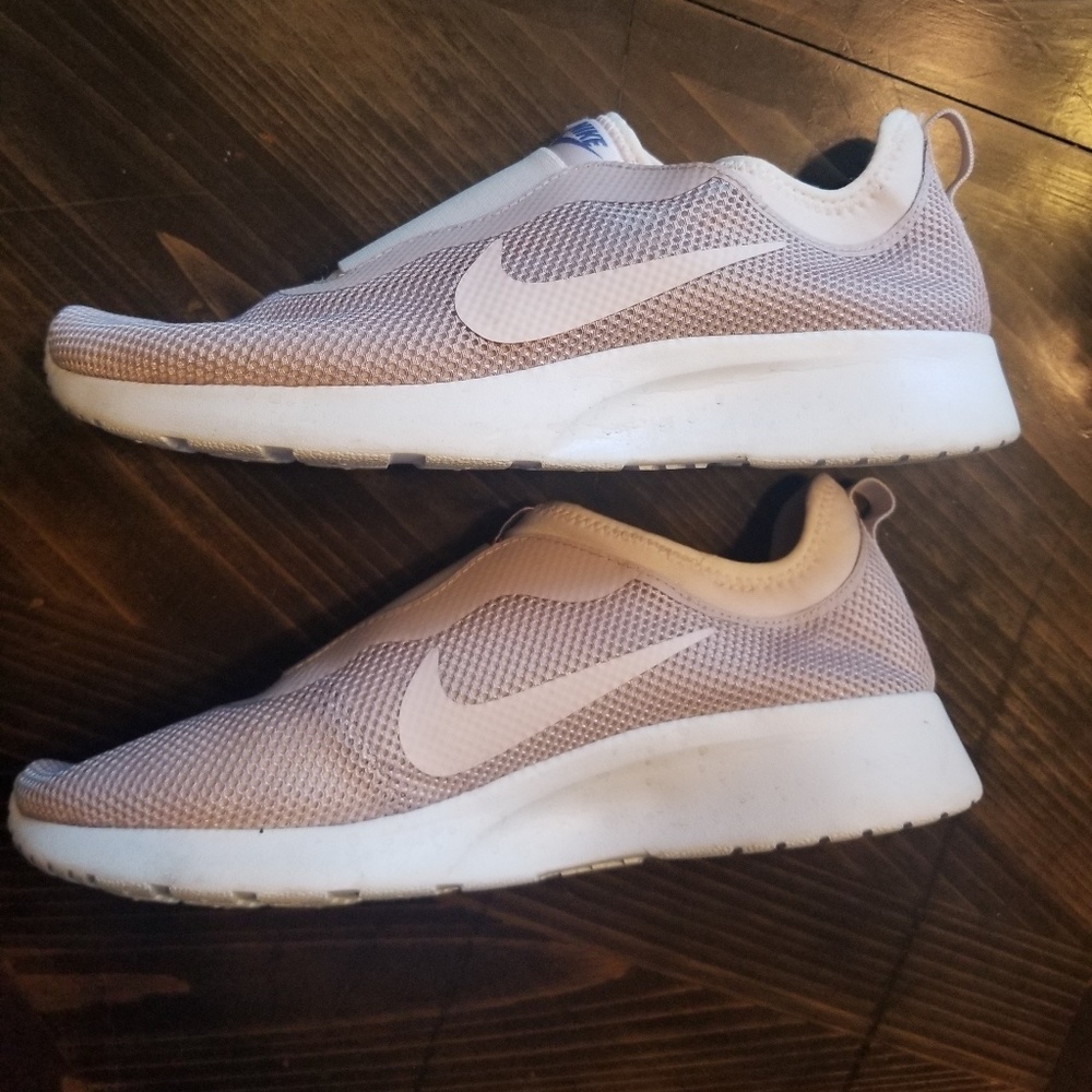 Nike women's slip on tanjun sneakers 9
